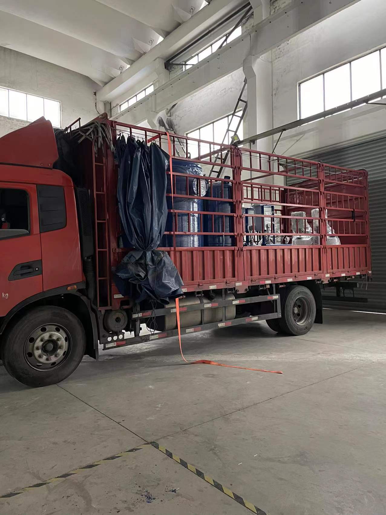 上海专车直达定压补水机组3套，全自动加药装置3套，缓冲罐3个